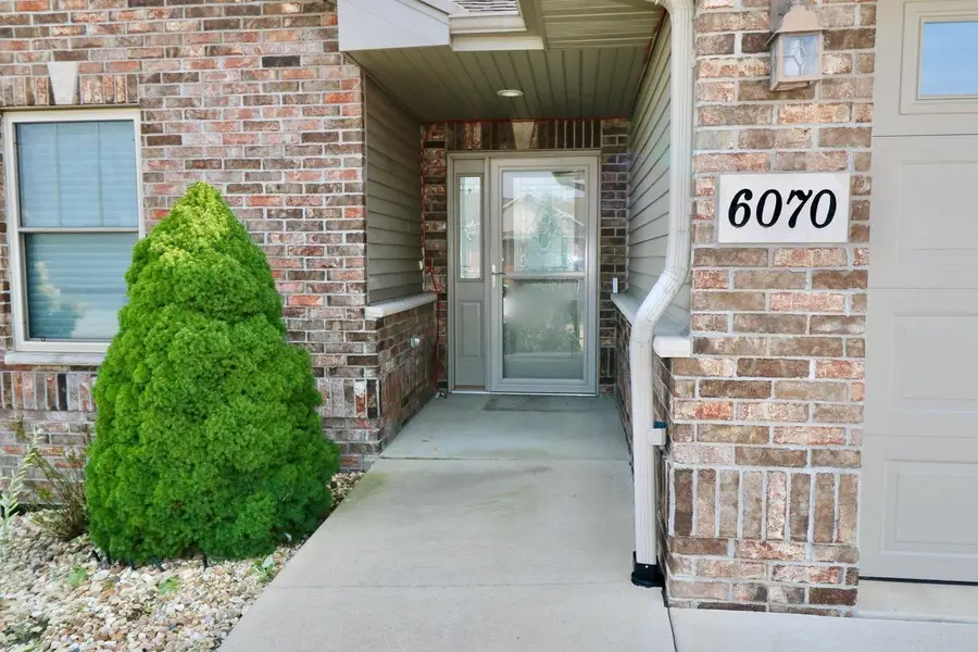 6070 Seven Springs Drive, Dubuque, IA 52002 - #2