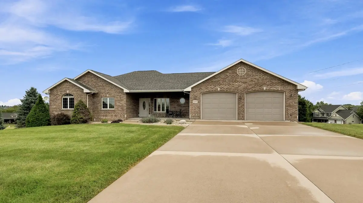 16038 Woodmoor Drive, Dubuque, IA 52002-0000 - #1