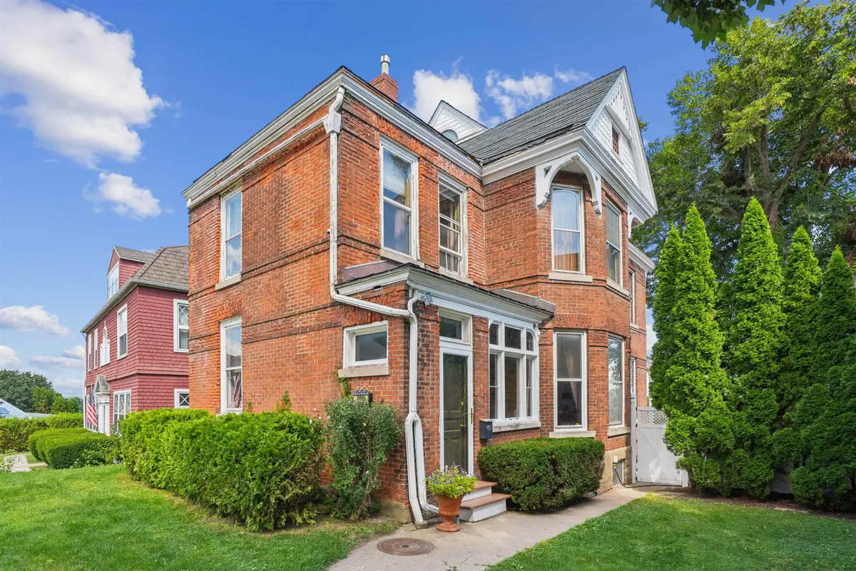 990 Grove Terrace, Dubuque, IA 52001 - #1