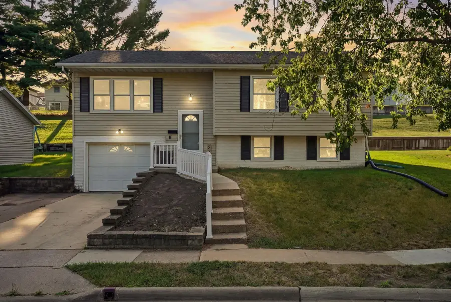 2207 Graham Circle, Dubuque, IA 52002 - #2