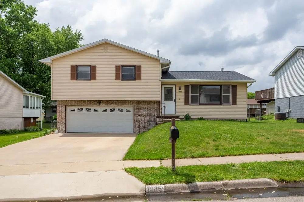 1985 Lagen Street, Dubuque, IA 52002 - #1
