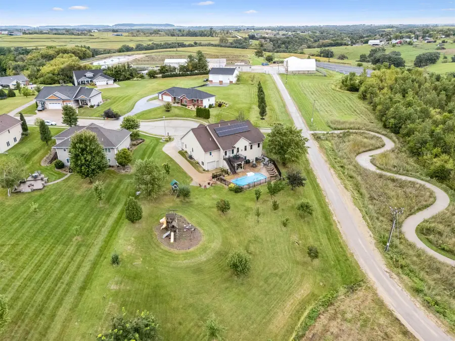 6036 Forest Hills Drive, Dubuque, IA 52002 - #3
