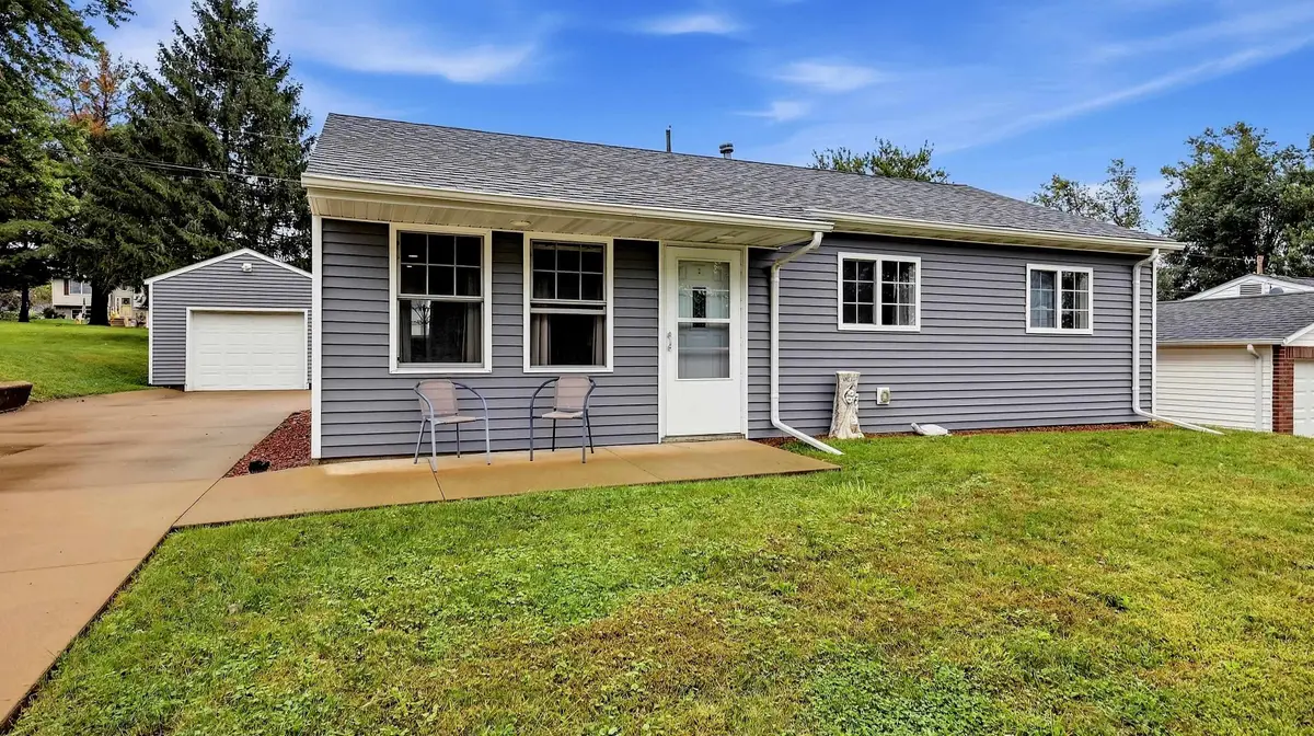 216 Jule Avenue, East Dubuque, IL 61025 - #1