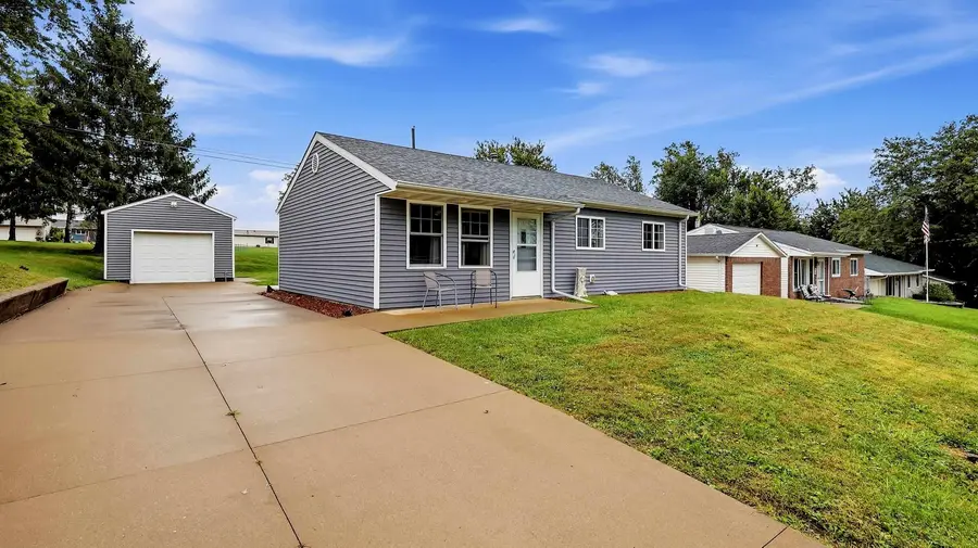 216 Jule Avenue, East Dubuque, IL 61025 - #3