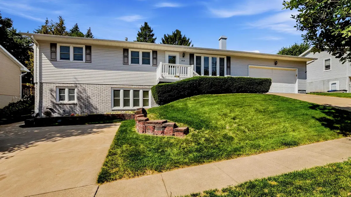 2215 Jaeger Drive, Dubuque, IA 52003 - #1