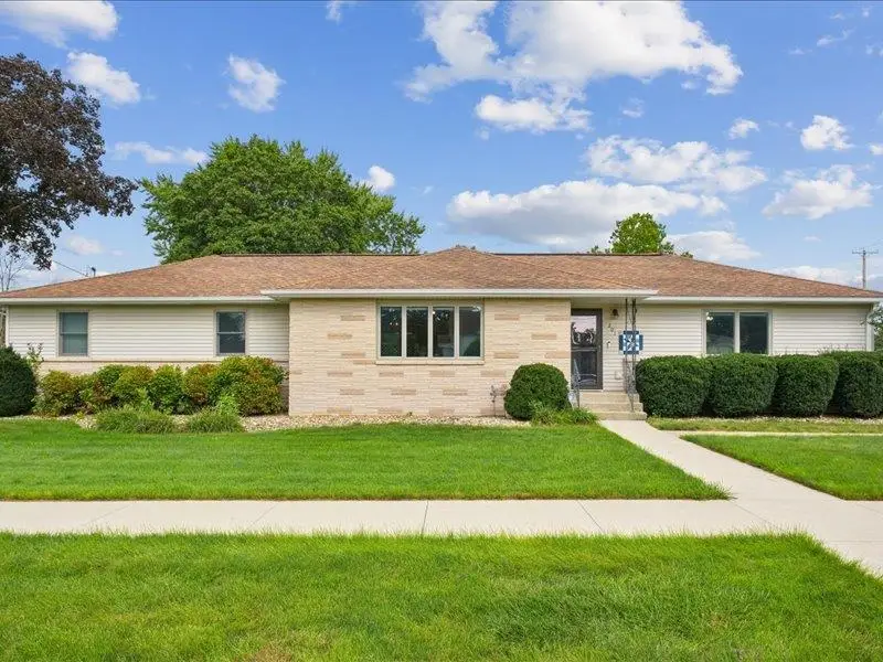 201 W Acers Street, Manchester, IA 52057 - #1