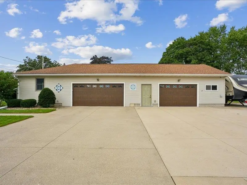 201 W Acers Street, Manchester, IA 52057 - #2