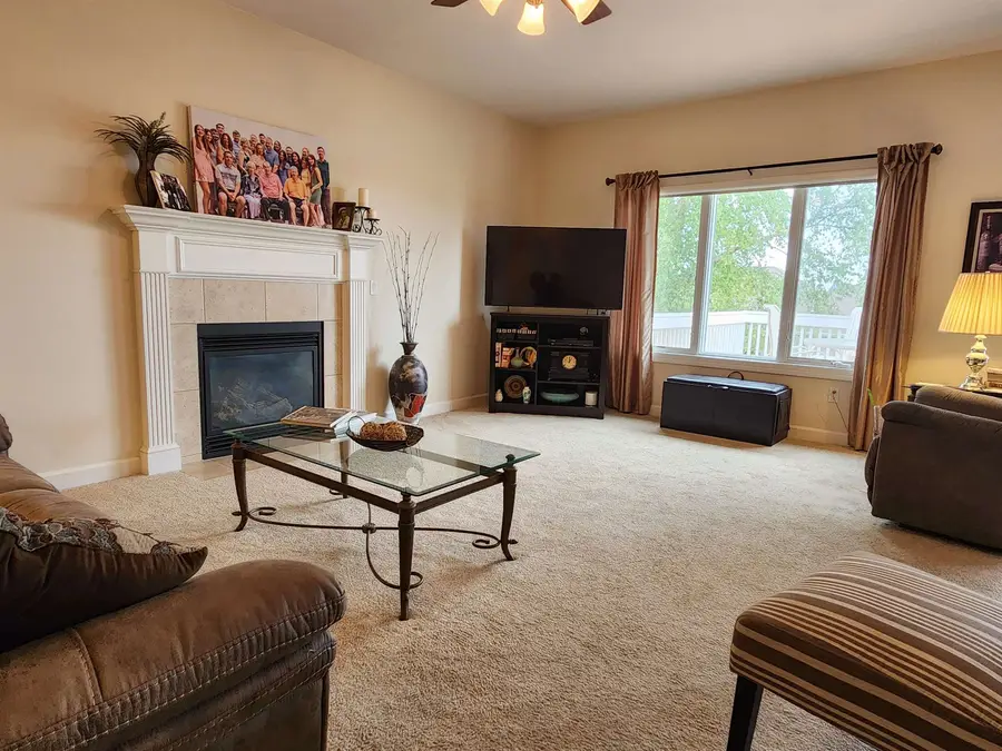 6053 Seven Springs Drive, Dubuque, IA 52002-9999 - #2