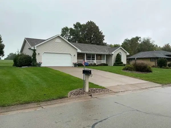 16877 Thunder Hills Drive, Peosta, IA 52068