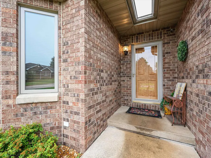 2448 Pinehurst Court, Dubuque, IA 52002 - #2