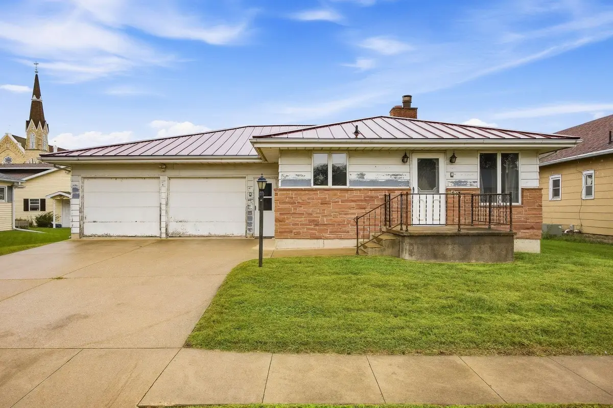404 NW 2nd Avenue, Cascade, IA 52033 - #1