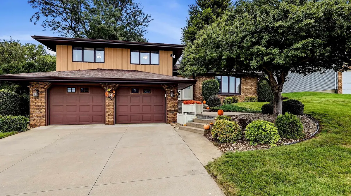 3075 Vail Trail Court, Dubuque, IA 52001 - #1