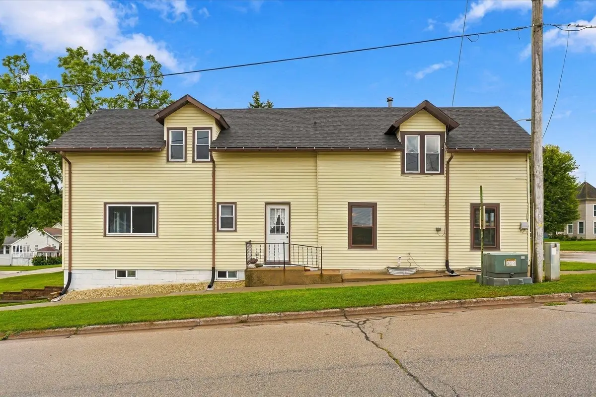 124 W Main Street, Epworth, IA 52045 - #1