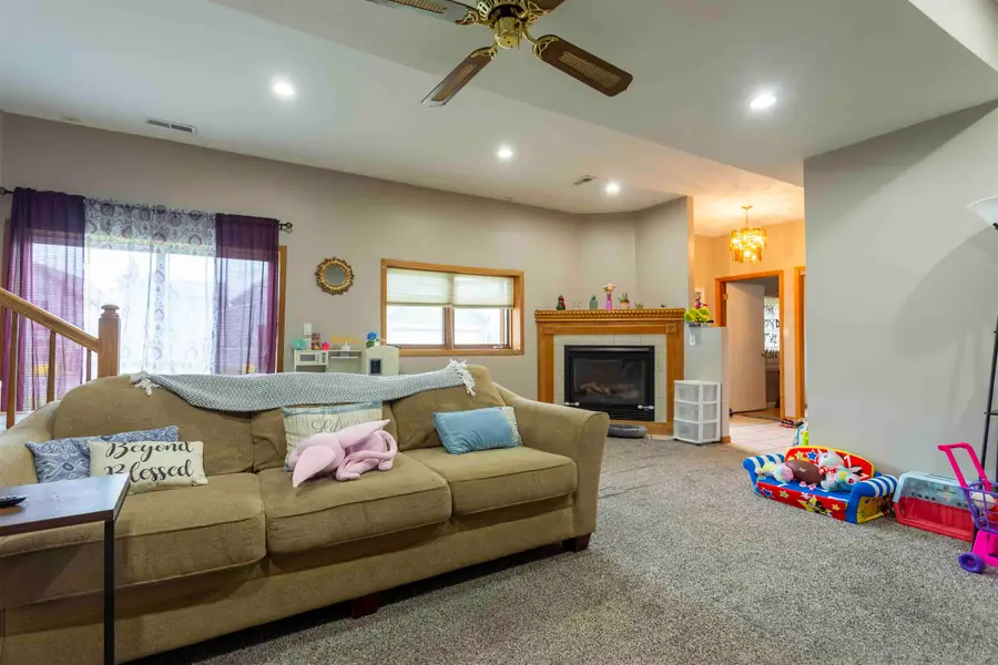 1285 High Bluff Street, Dubuque, IA 52001 - #2