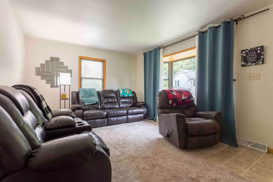2459 Roosevelt Street, Dubuque, IA 52001 - #2
