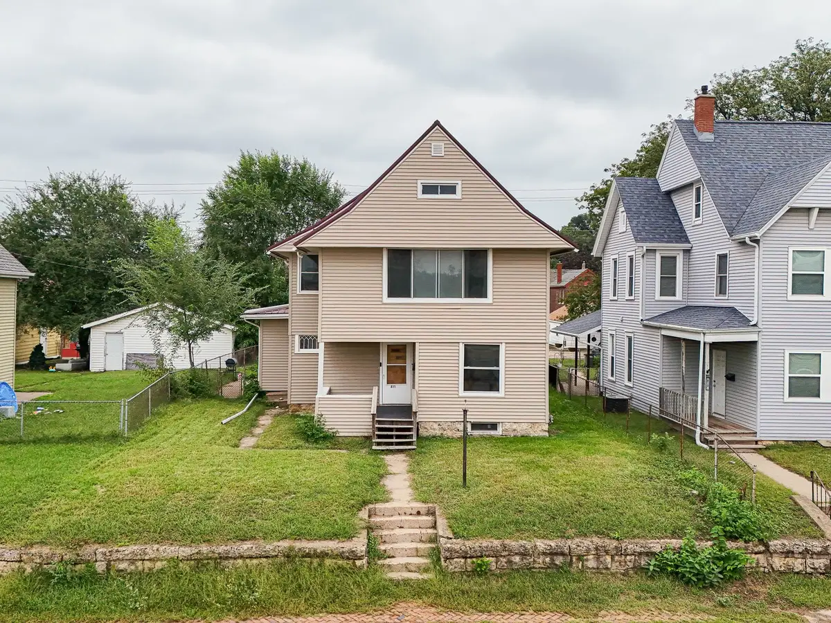 811 Garfield Avenue, Dubuque, IA 52001 - #1