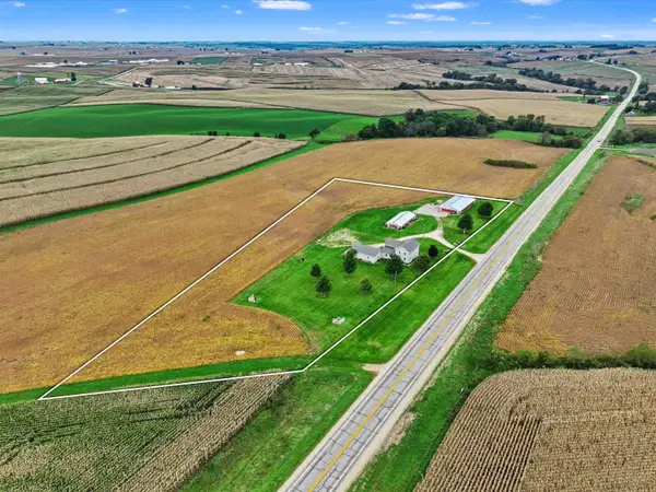 3218 State Hwy 3, New Vienna, IA 52065