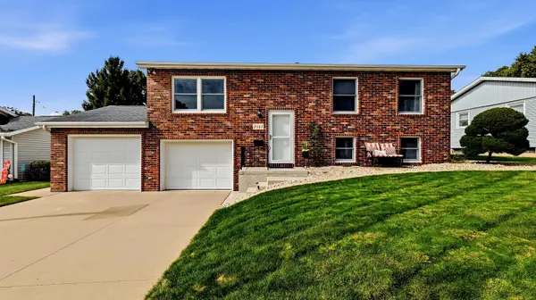 2545 Waller Street, Dubuque, IA 52002