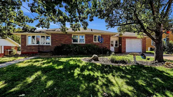 880 Cottage Place, Dubuque, IA 52001