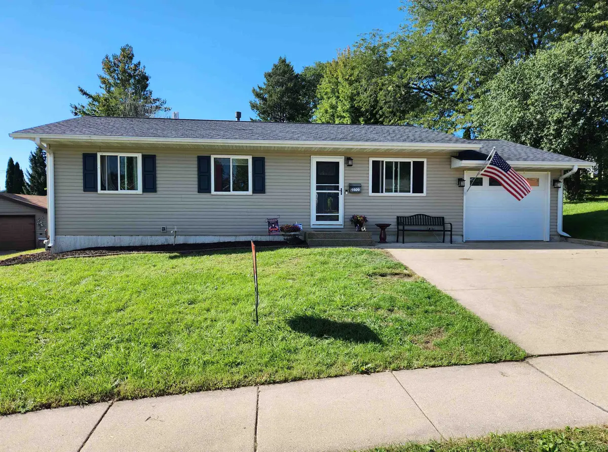 1609 Scenic View Drive, Dubuque, IA 52001 - #1