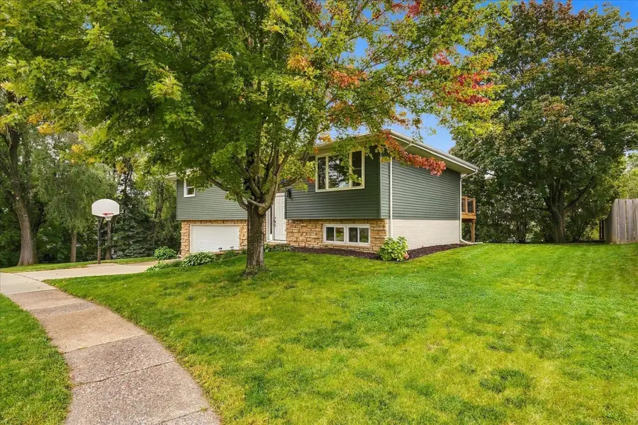 3326 Kimberly Drive, Dubuque, IA 52002 - #3