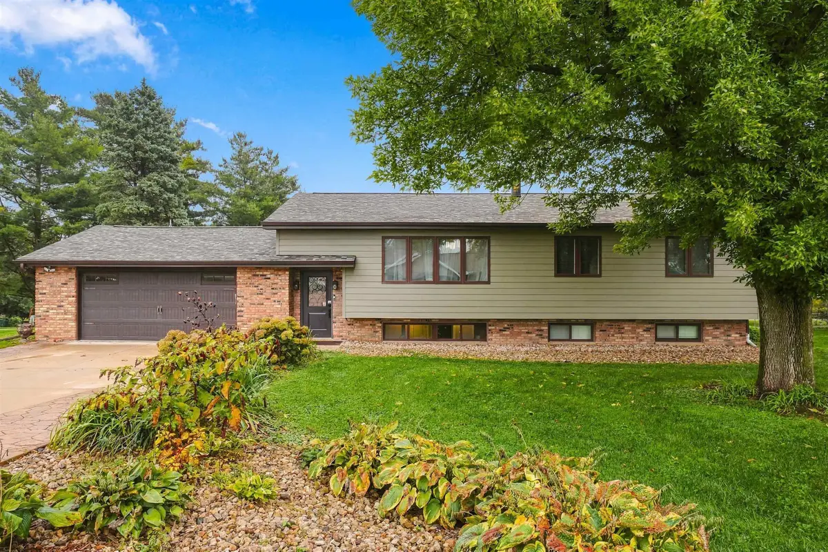 8800 Melissa Court, Dubuque, IA 52003 - #1
