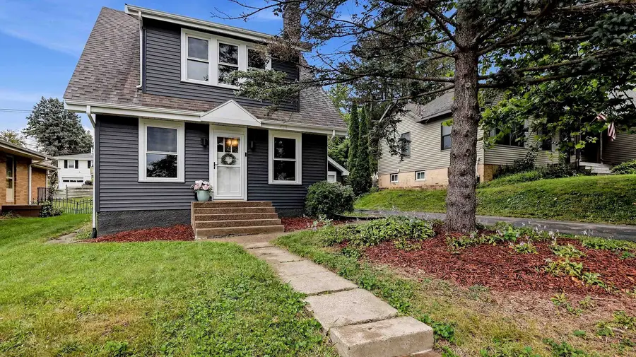 686 Perry Street, Dubuque, IA 52003 - #2