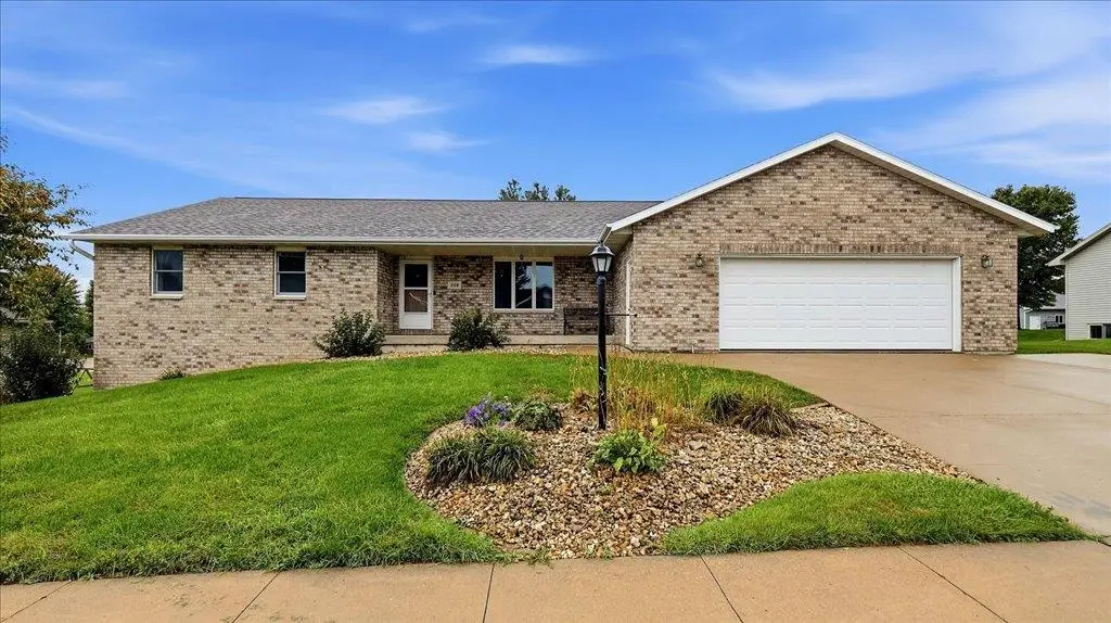 208 Oak Forest Drive, Epworth, IA 52045 - #1