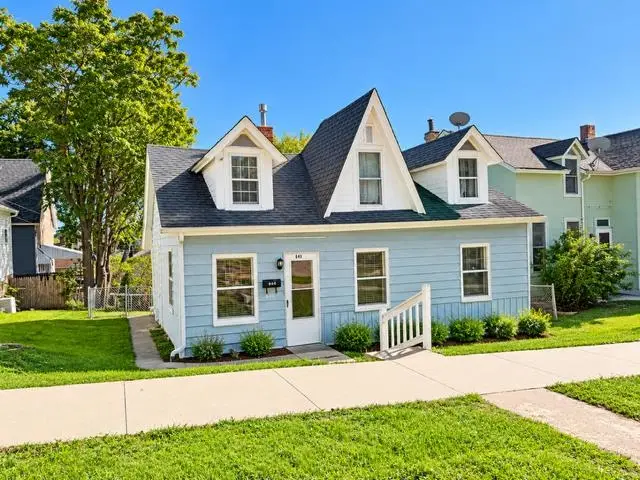 640 W 11th Street Street, Dubuque, IA 52001 - #1
