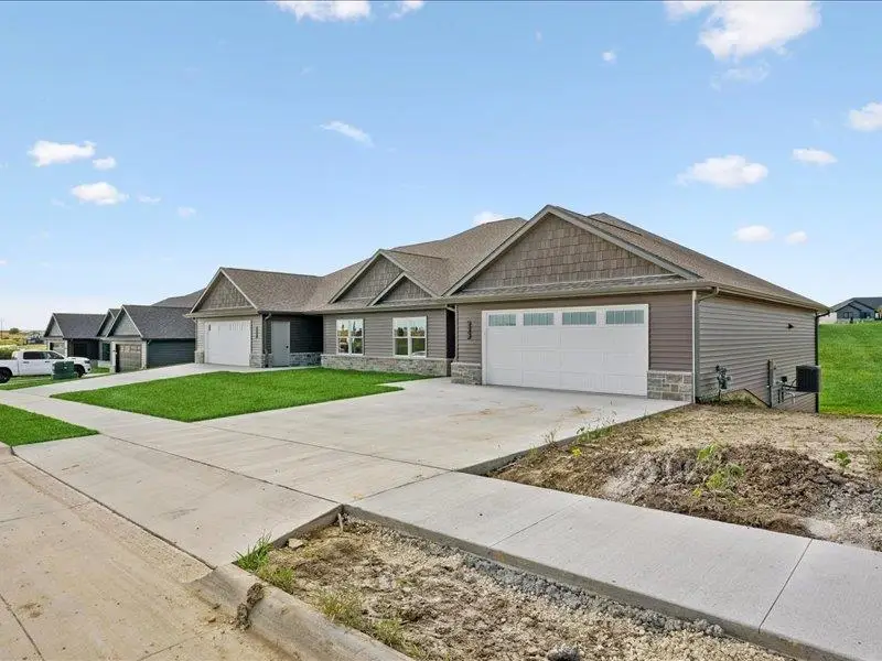 265 Gavin Circle, Peosta, IA 52068 - #2