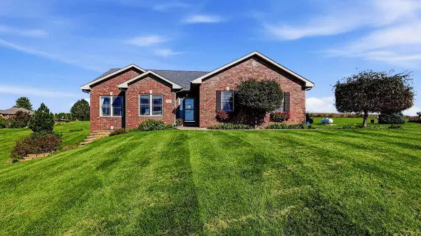 7460 Prairie View Lane, Dubuque, IA 52003