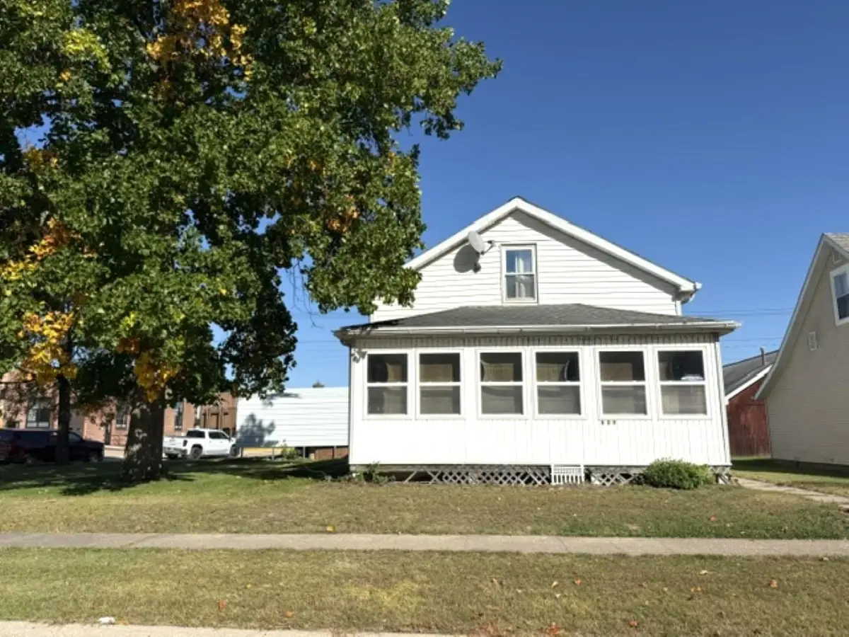 809 N 2nd Street, Bellevue, IA 52031 - #1