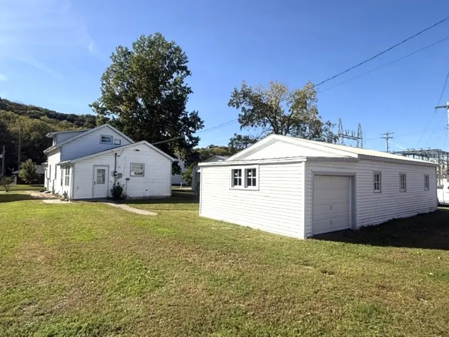 809 N 2nd Street, Bellevue, IA 52031 - #2