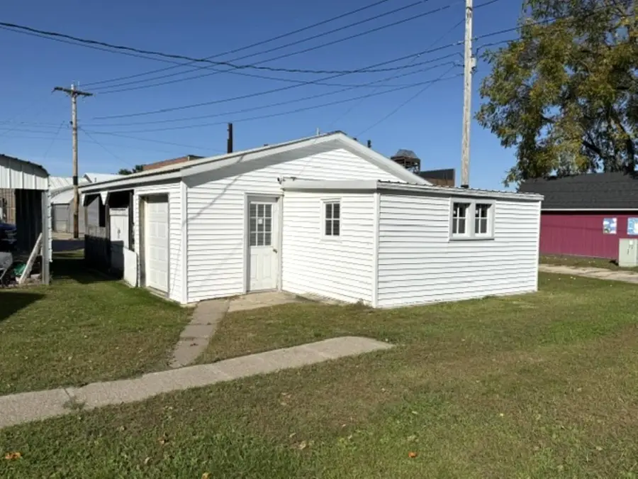 809 N 2nd Street, Bellevue, IA 52031 - #3