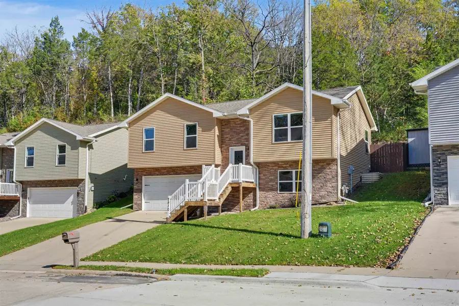 2910 N Grandview Avenue, Dubuque, IA 52001 - #2
