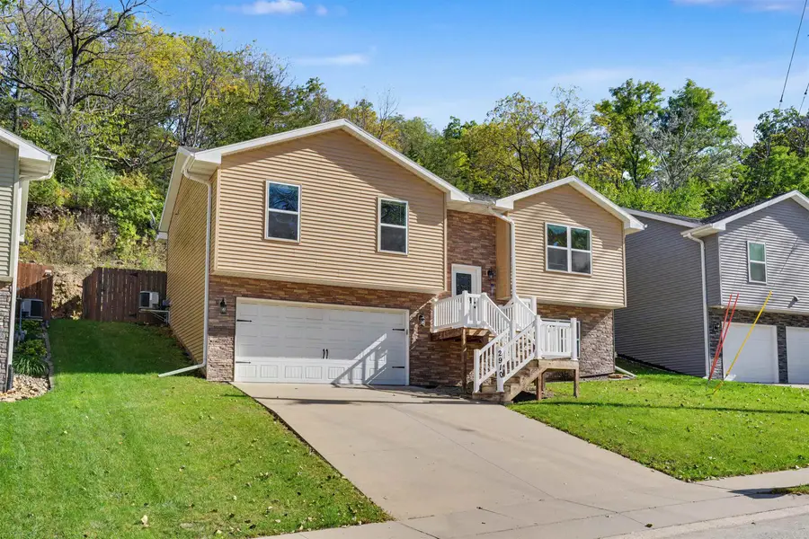 2910 N Grandview Avenue, Dubuque, IA 52001 - #3