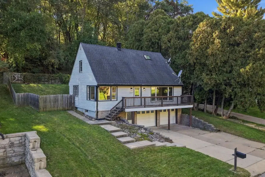 2910 Shiras Avenue, Dubuque, IA 52001 - #2