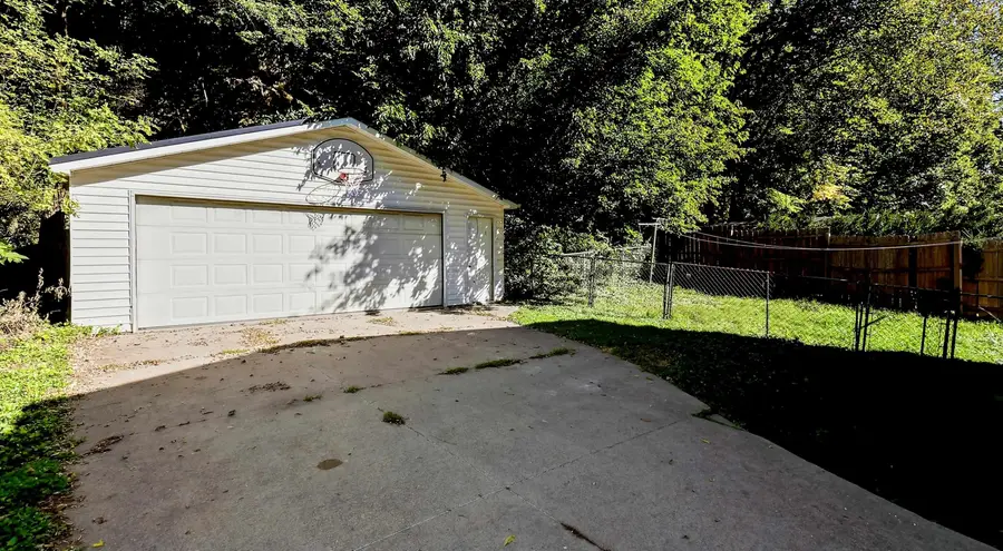 825 W Locust Street, Dubuque, IA 52001 - #2