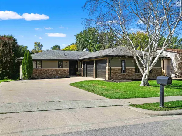2677 Knob Hill Drive, Dubuque, IA 52003