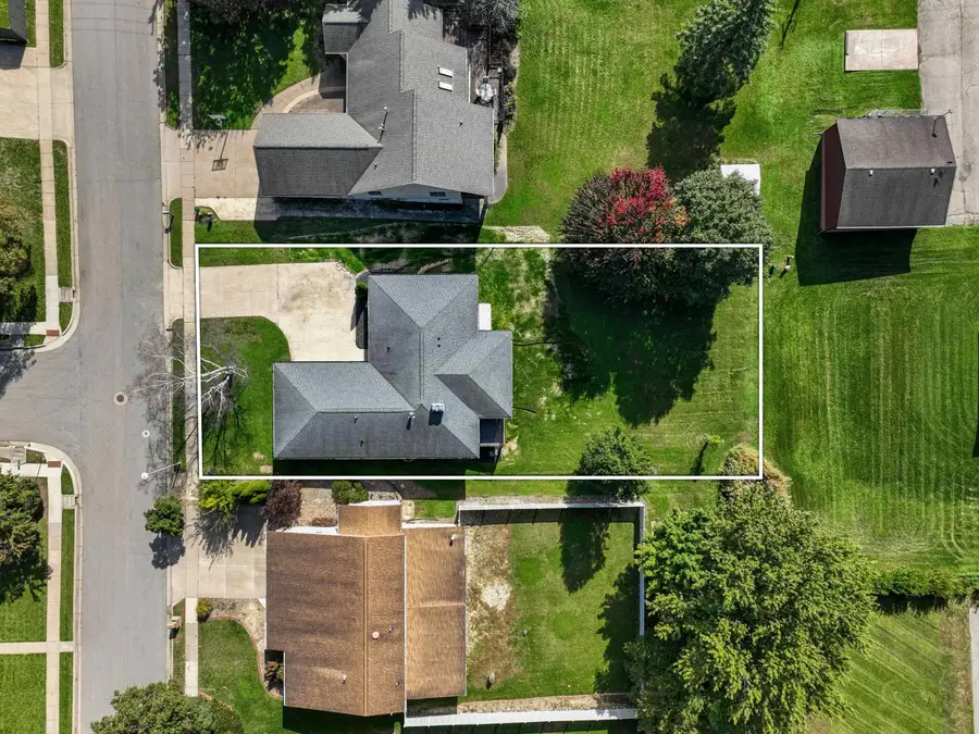 2677 Knob Hill Drive, Dubuque, IA 52003 - #2
