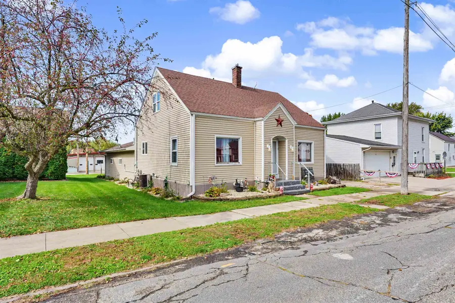 117 N West Street, Earlville, IA 52041 - #2