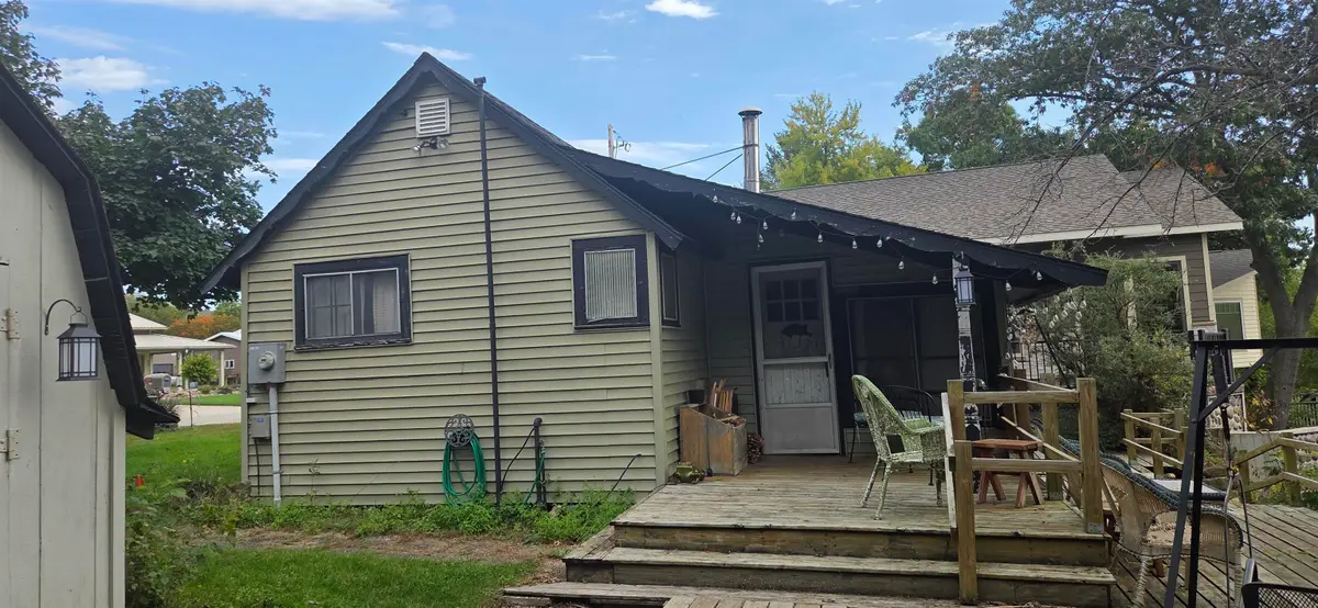 407 Sandy Point Road, Harpers Ferry, IA 52146 - #1