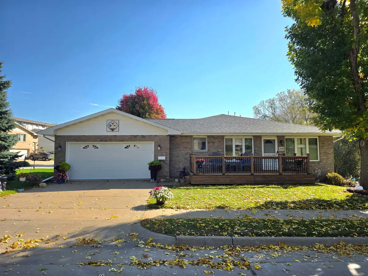 1398 Oak Park Place, Dubuque, IA 52002 - #1