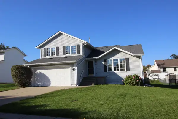 524 NE Deer Run Drive, Cedar Rapids, IA 52402-7319