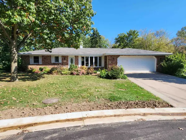 4942 Asbury Circle, Dubuque, IA 52002