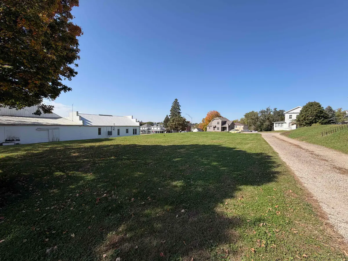 206 E 1st Avenue, Cascade, IA 52033 - #1