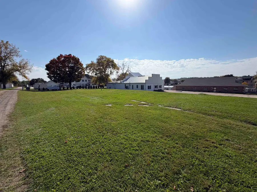 206 E 1st Avenue, Cascade, IA 52033 - #3