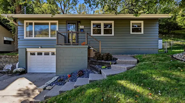 694 Kaufmann Avenue, Dubuque, IA 52001