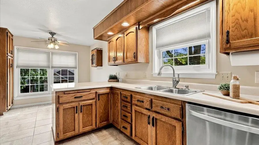 3294 Lake Ridge Drive #Unit B, Dubuque, IA 52003 - #3