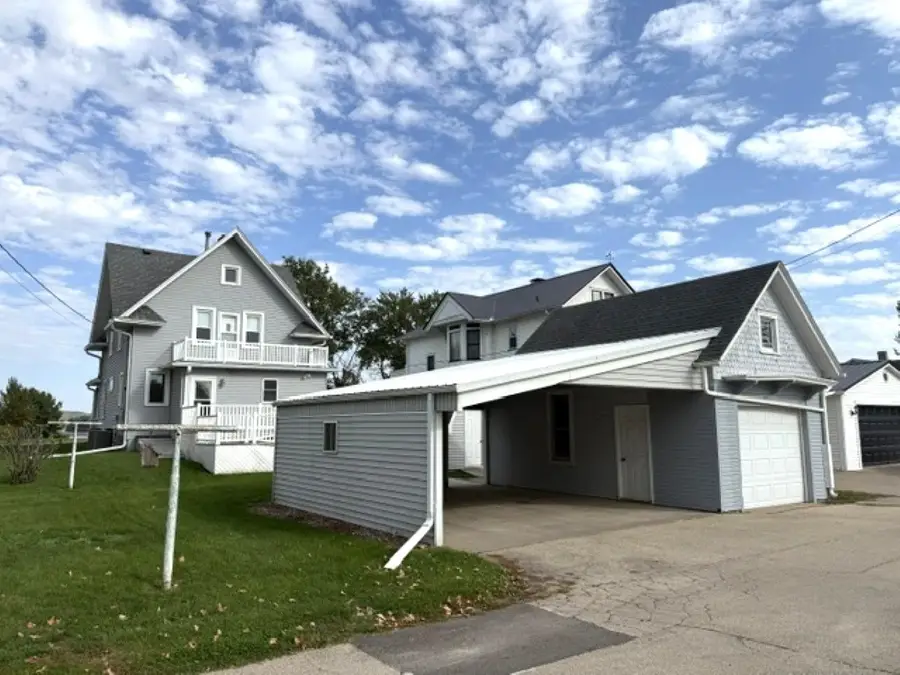 404 N Riverview Street, Bellevue, IA 52031 - #2